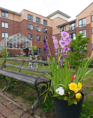 Brunswick Garden Village 02 Large