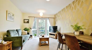 29 Willowmere Lounge 2